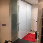 Disposem d'un ampli catàleg de portes corredisses de vidre i guies per a corredisses per a qualsevol projecte que necessiti.