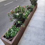 Ampli catàleg de jardineres en ferro corten i de fundició per a carrers parcs i jardins Demana pressupost online