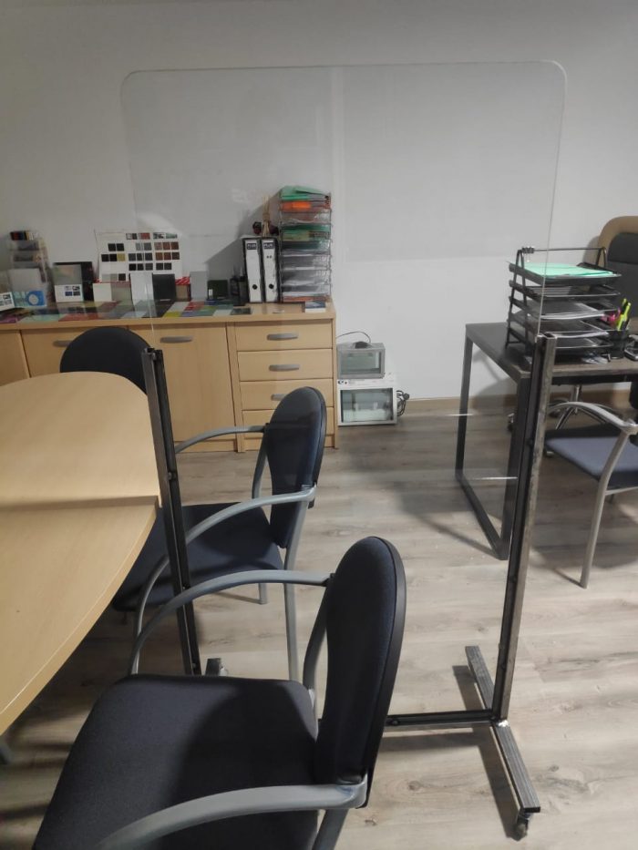 A causa de la situació actual hem començat a oferir una gamma de pantalles i panells protectors per evitar el contagi entre treballadors i clients